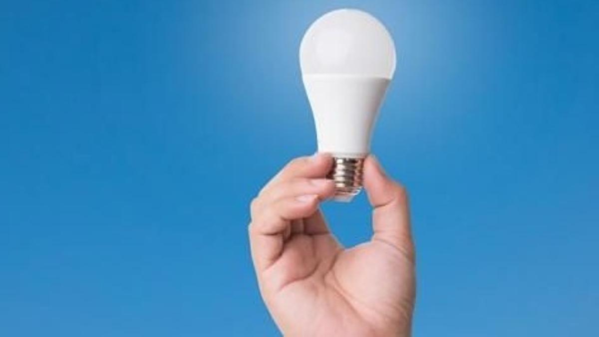 Una bombilla led.