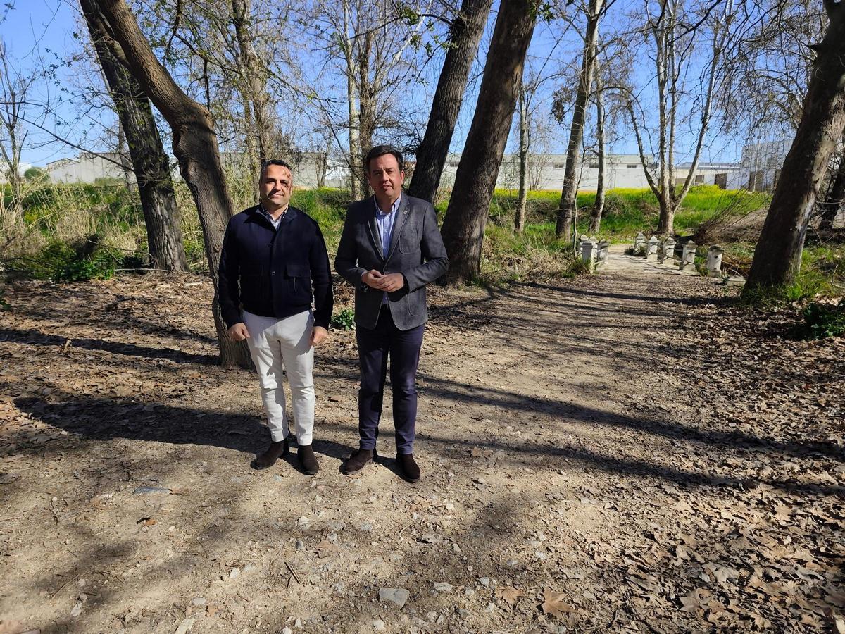 Visita de miembros del equipo de gobierno de Lucena al parque El Cascajar.