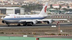Imagen del carguero chino que este viernes llevó a Gran Canaria los vehículos blindados que usará Xi Jinping.