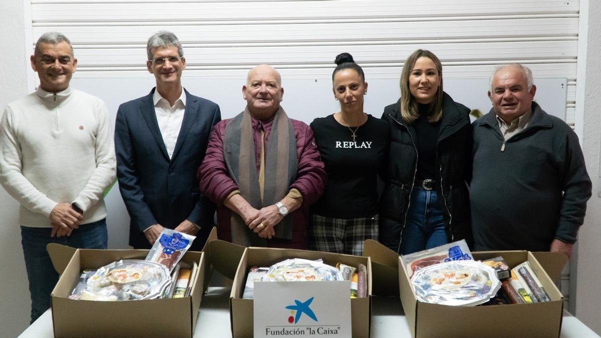 Nerja Solidaria repartirá las cestas de Navidad con ayuda de la Fundación la Caixa, en Nerja.