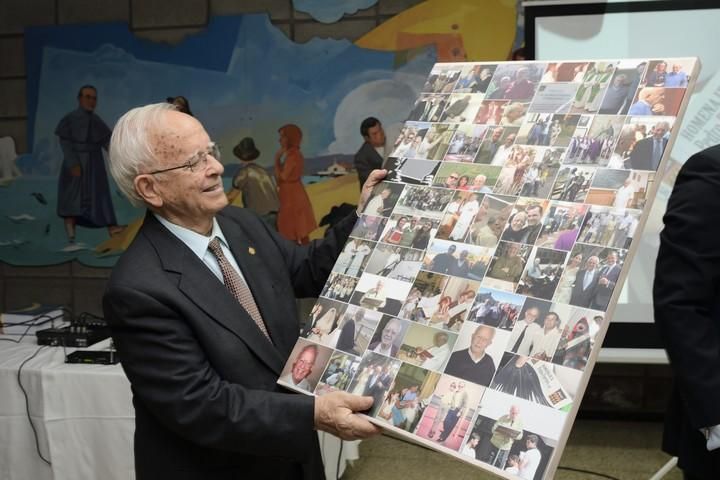 Homenaje del Claret al padre Fuertes