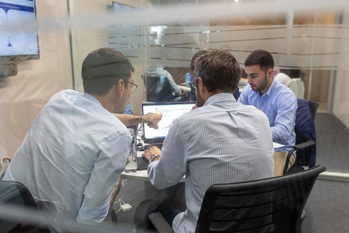 Alumnado de ESIC, durante una tarea en alguno de sus cursos formativos.