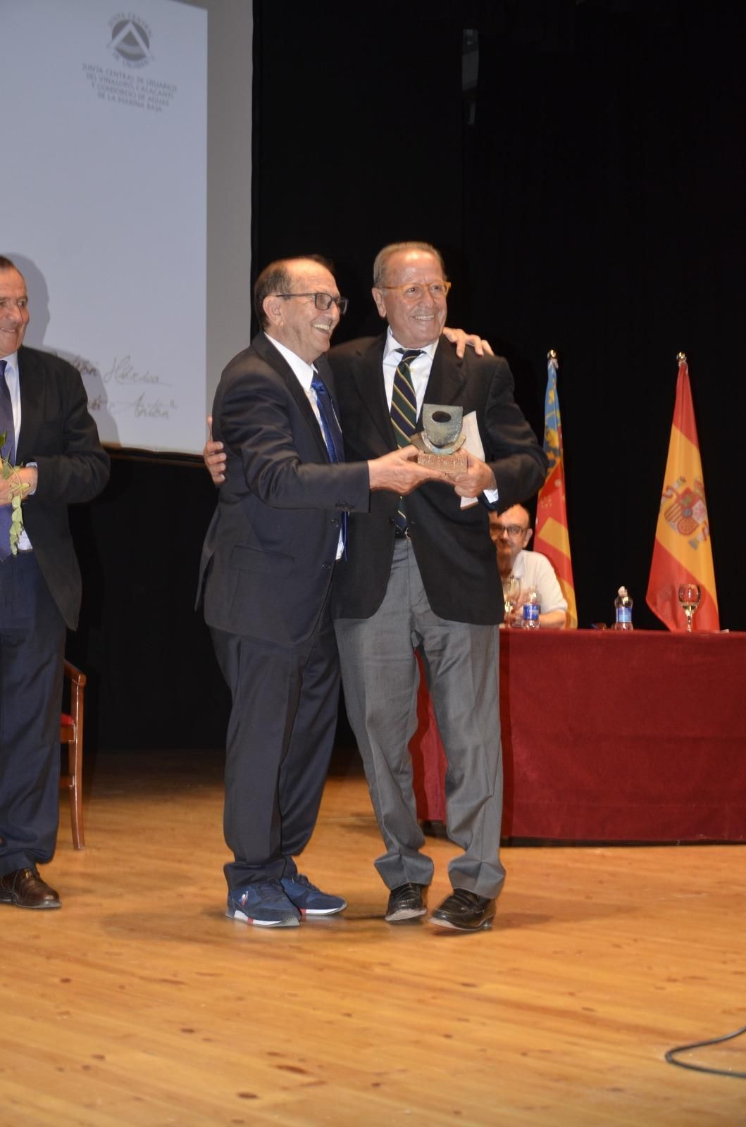 Paco Santiago recibe el premio José Ramón García Antón a la Buena Gestión Hídrica