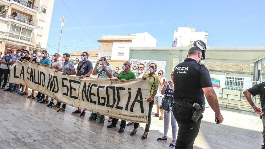 Policías de Pilar acusan al alcalde de «desprecio» al quitar el acto de su patrón