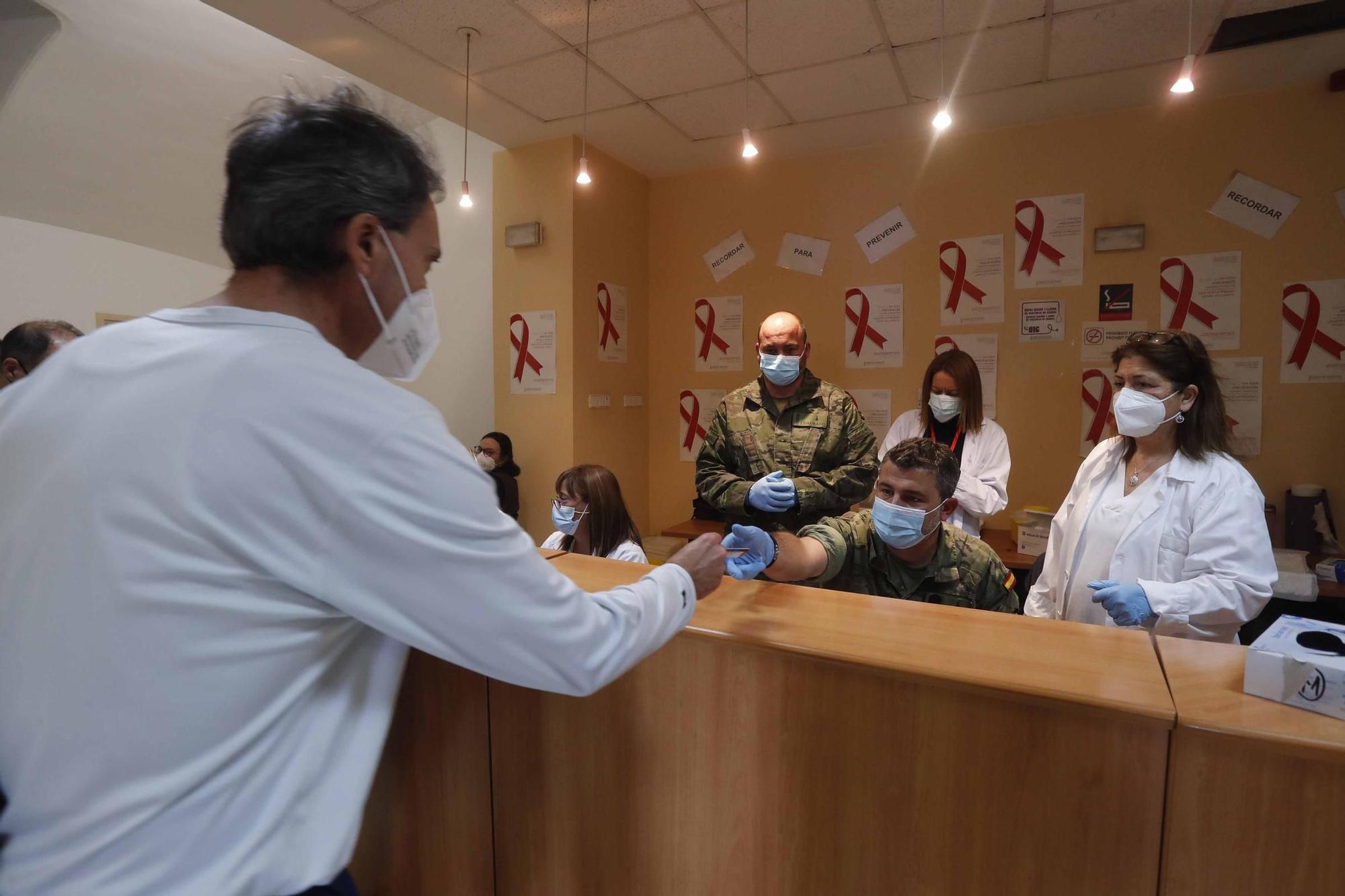 El Ejército comienza a vacunar en el hospital Doctor Peset de València