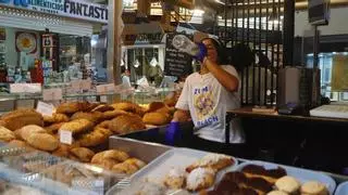 Vendedores del Mercado Central: "Hemos tirado 250 euros de pescado por culpa del calor"