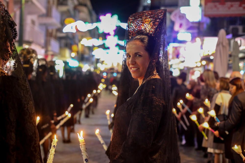 Varios momentos de la procesión de ayer en honor a la Verge del Sofratge que recorrió las calles del centro llenas de gente.