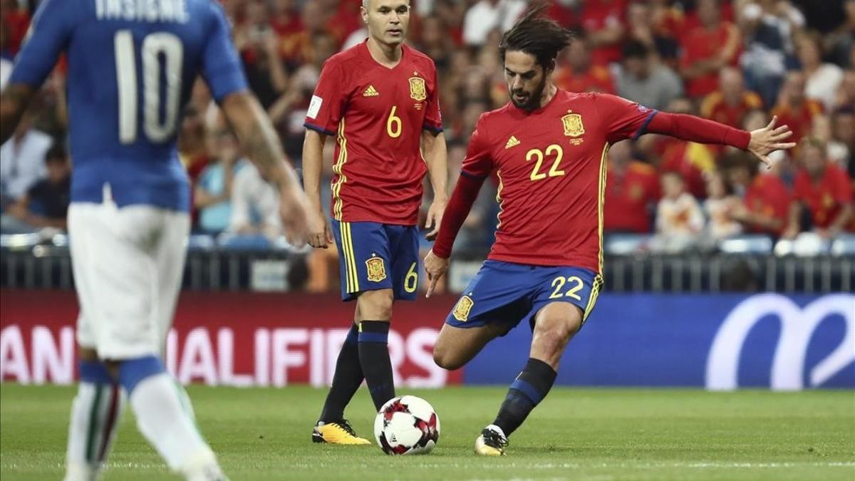 Isco lanza la falta con la que consiguió el primer gol