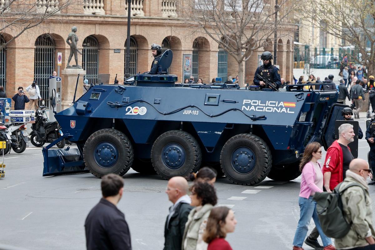 El vehículo blindado incorporado a la seguridad de las Fallas 2026