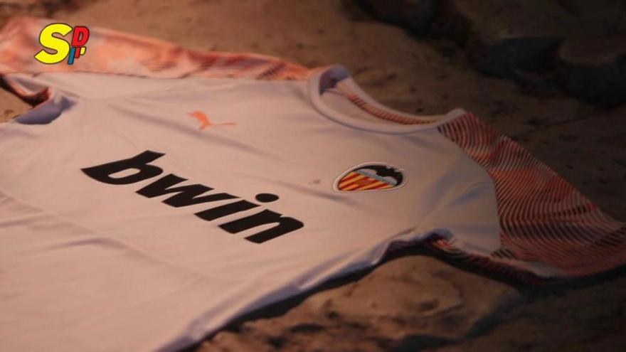 El acto de presentación de las nuevas camisetas Puma del Valencia CF