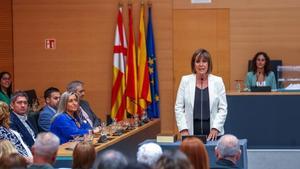 Núria Marín, alcaldesa de LHospitalet, con los concejales del PSC a su espalda, durante el Pleno de investidura del 2023.