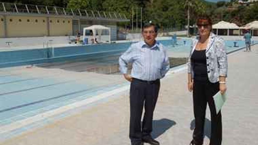 Nebot supervisa la puesta a punto de la piscina de San José