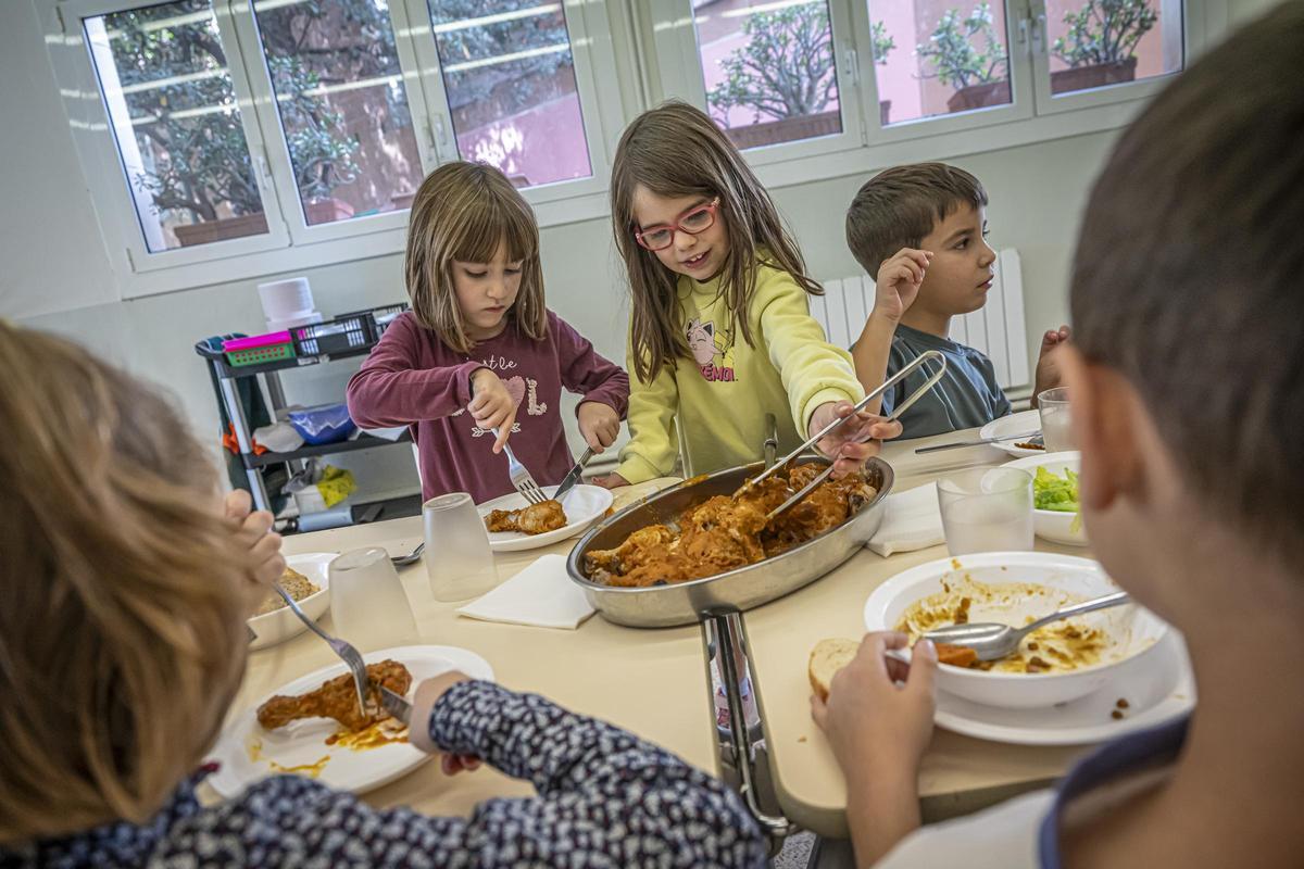El IPC acecha al menú escolar. Comedor del colegio público Turó Blau de Barcelona