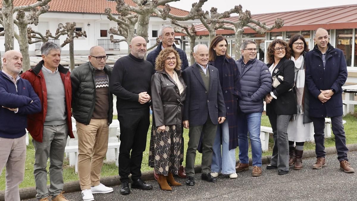 Foto de familia antes del acto.