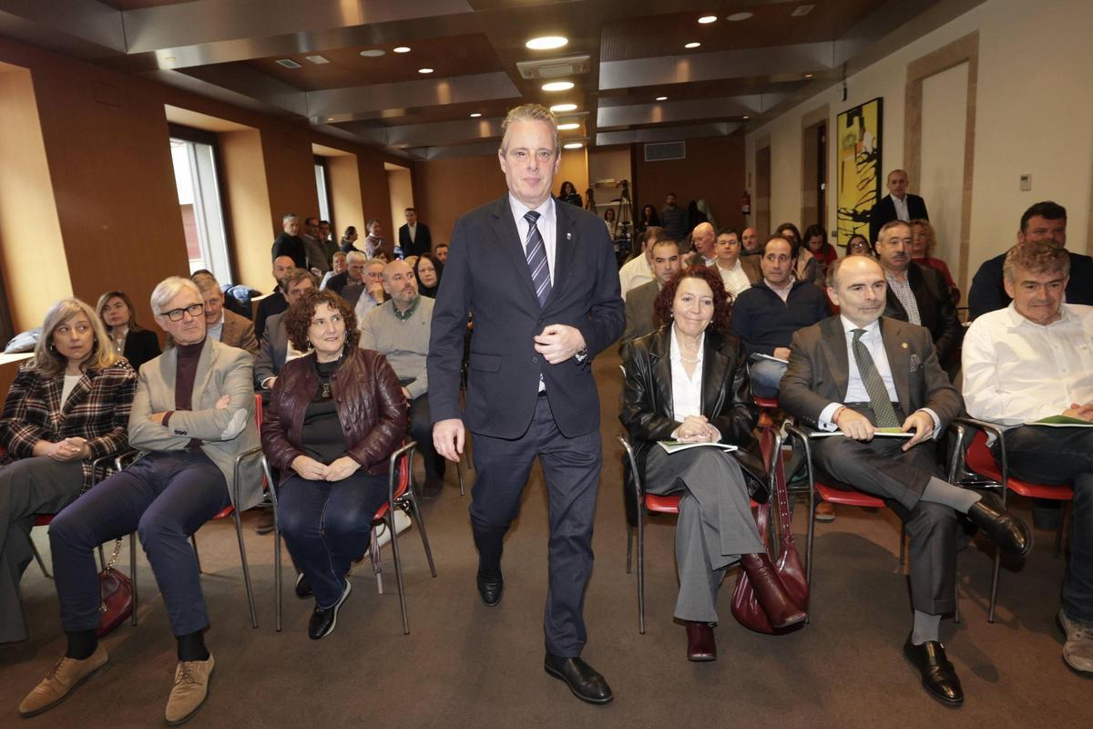 Marcelino Marcos, consejero de Medio Rural, llegando al acto de la firma del Pacto por el Medio Rural.