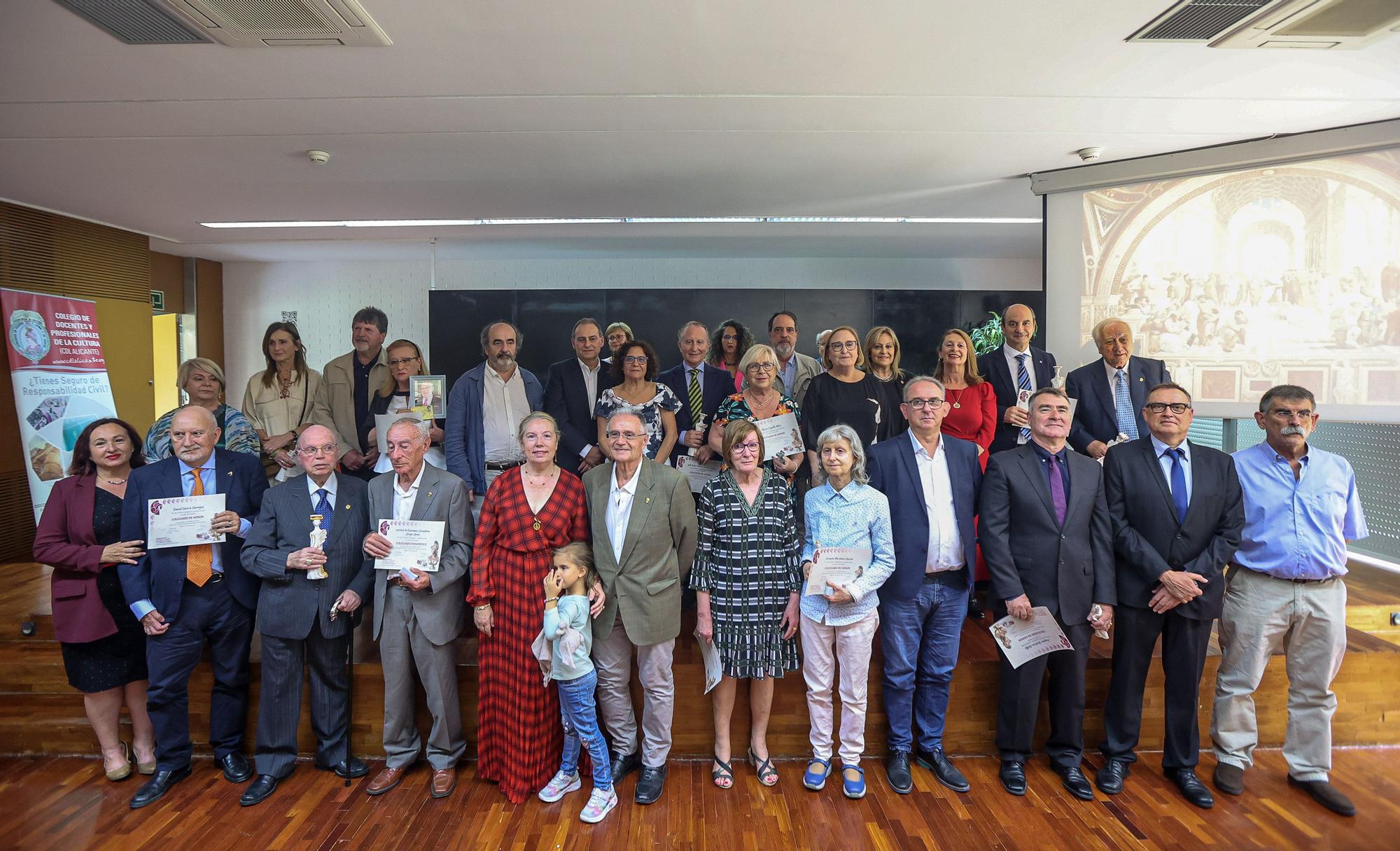 El Colegio de Docentes y Licenciados conmemora sus 80 años en Alicante