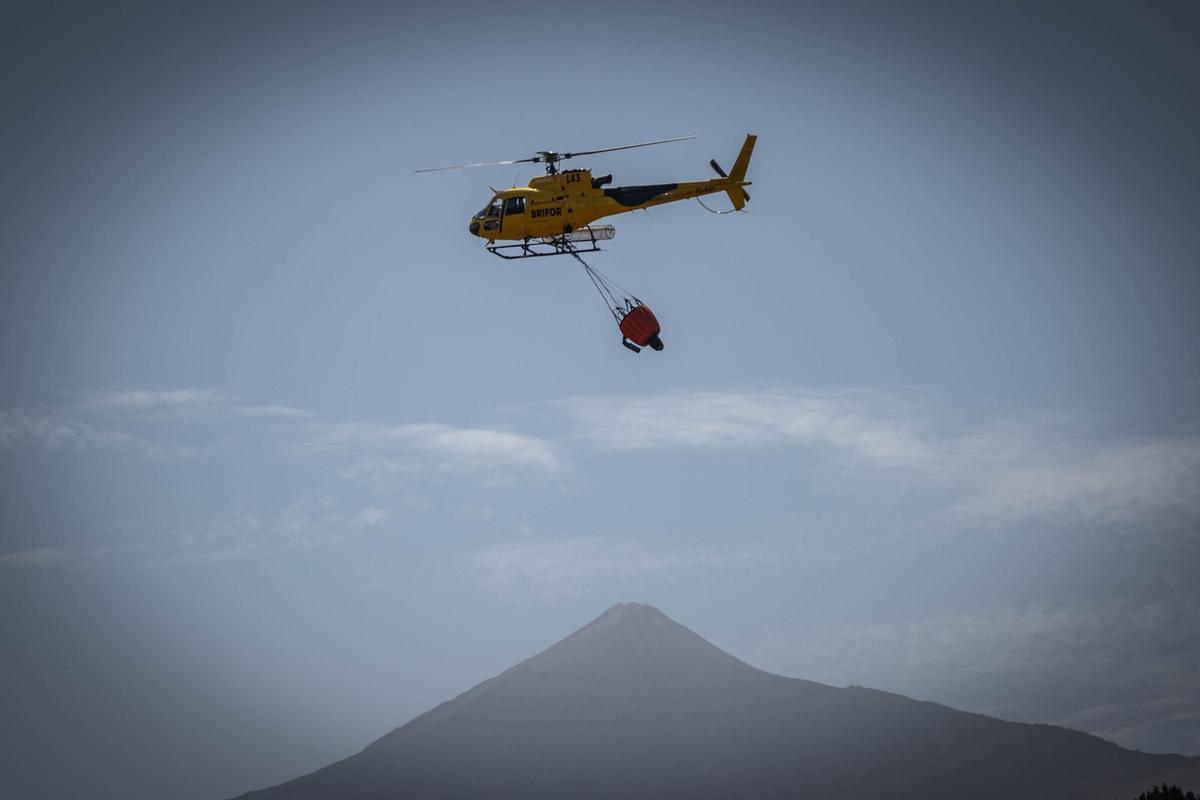 Control de un incendio en Tenerife