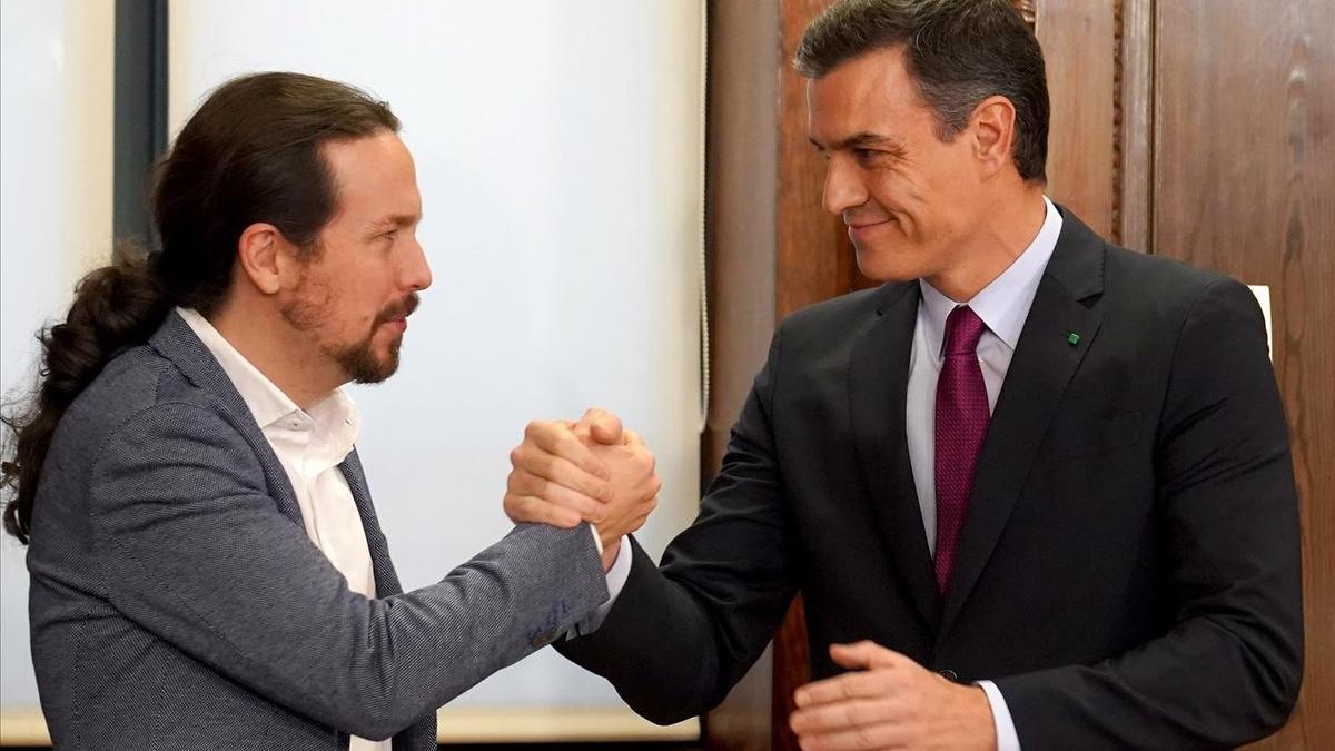 Los líderes de PSOE y Podemos, Pedro Sánchez y Pablo Iglesias, el 30 de diciembre, día en que firmaron su pacto de Gobierno.