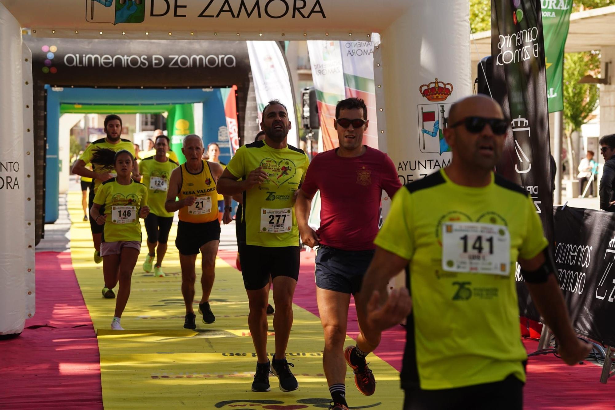 Búscate en esta galería de imágenes de la carrera de la Guardia Civil en Zamora