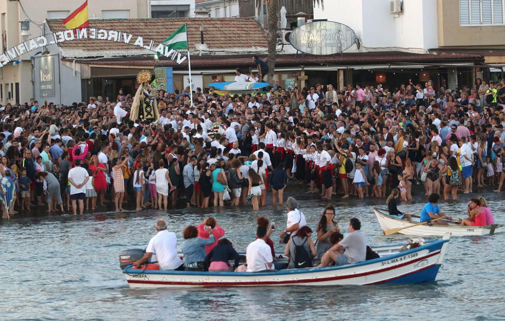 La Virgen del Carmen de Pedregalejo y la de El Palo se encuentran en las aguas del Mediterráneo.