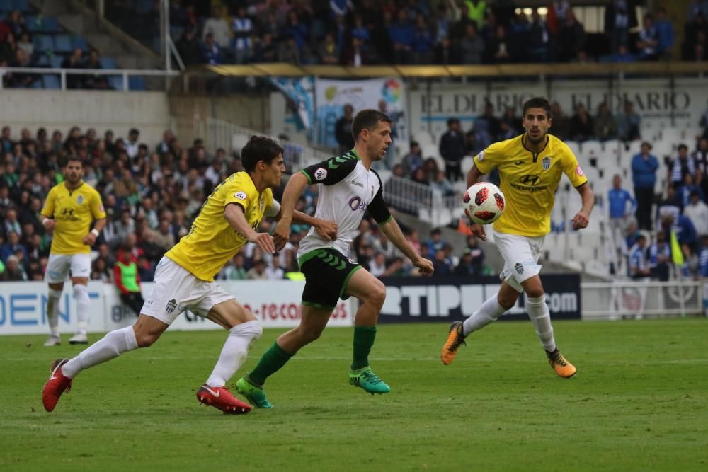 El Atlético Baleares sobrevive con nueve en El Sardinero