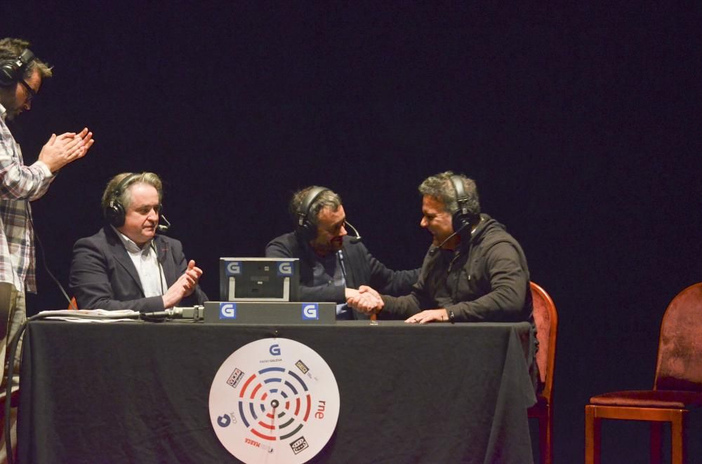 La cuarta edición del programa de radio en directo que organizan profesionales de siete emisoras de la ciudad recauda fondos para la Asociación Gallega de Ludópatas Rehabilitados, Agalure.