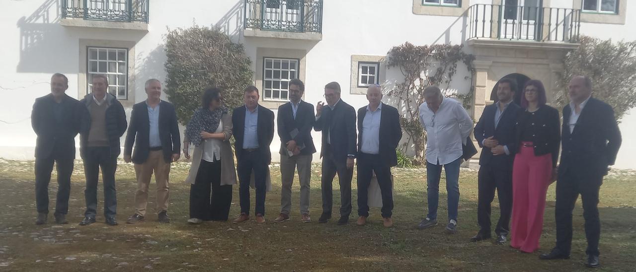 José Pina, el CEO de Altri, junto a técnicos de Quinta do Furadouro, los regidores de Palas y de Monterroso y el teniente de alcalde de Antas de Ulla.
