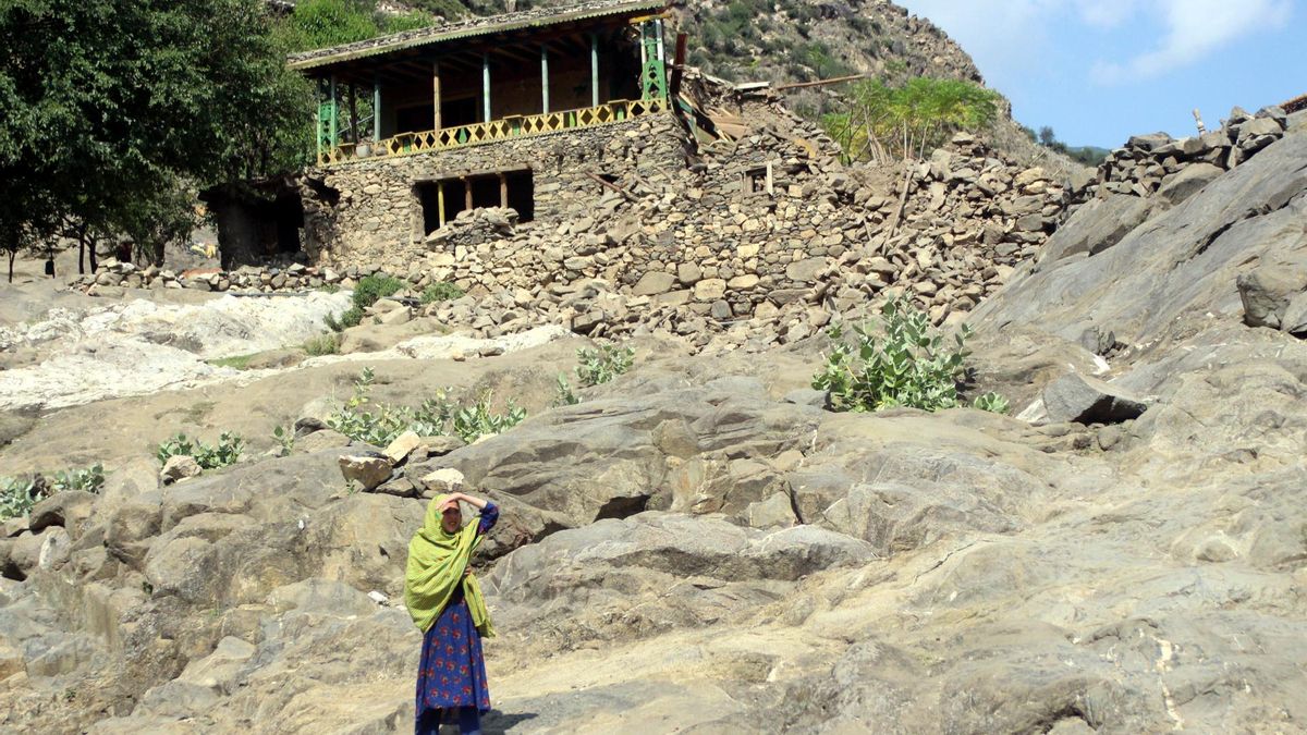 Armanullah, de 6 años, el niño que sobrevivió solo al fin de su mundo en Afganistán