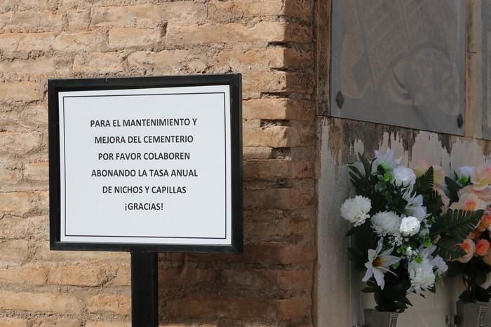 Día de Todos los Santos en el cementerio de Lorca