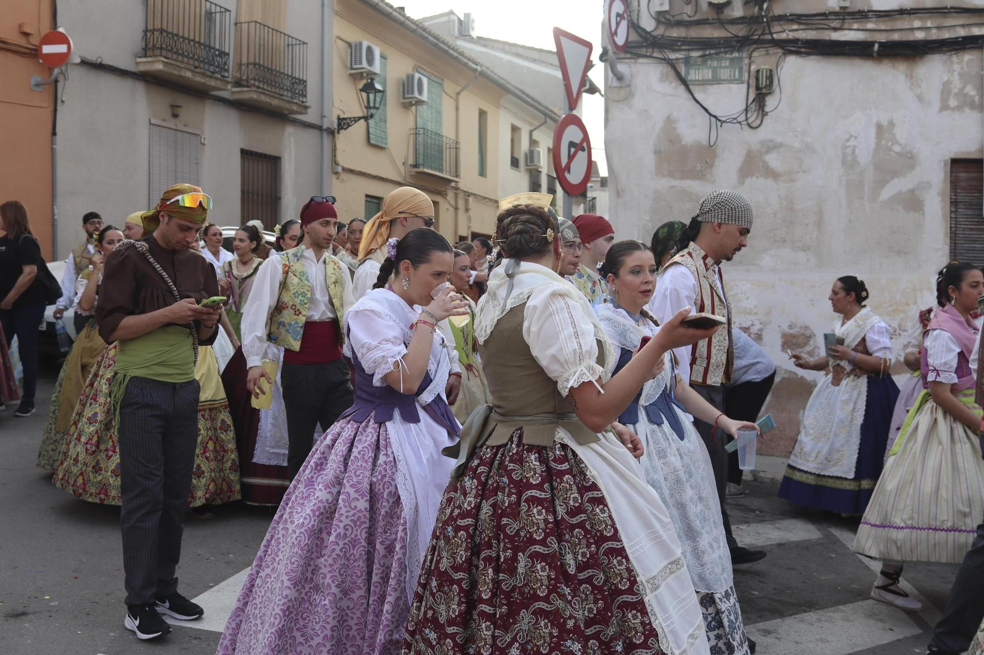 La tradicional visita a las fallas de Xàtiva en imágenes