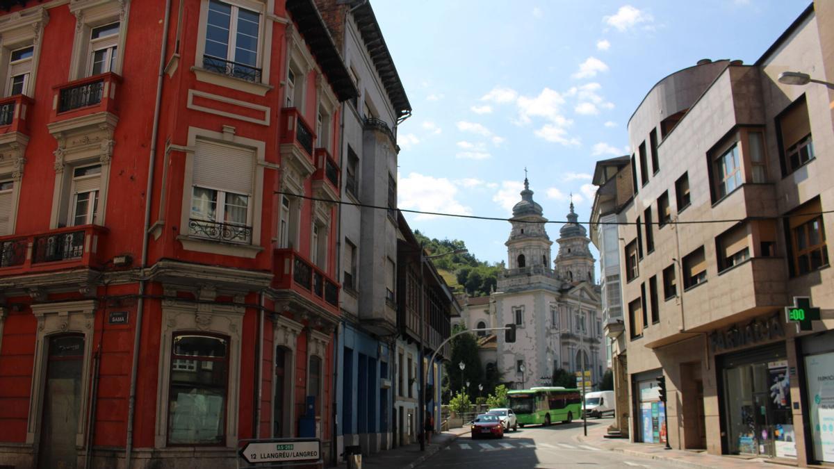 El cruce de Avenida de Sama con las calles Teodoro Cuesta y Oñón, desde donde saldrá la marcha.