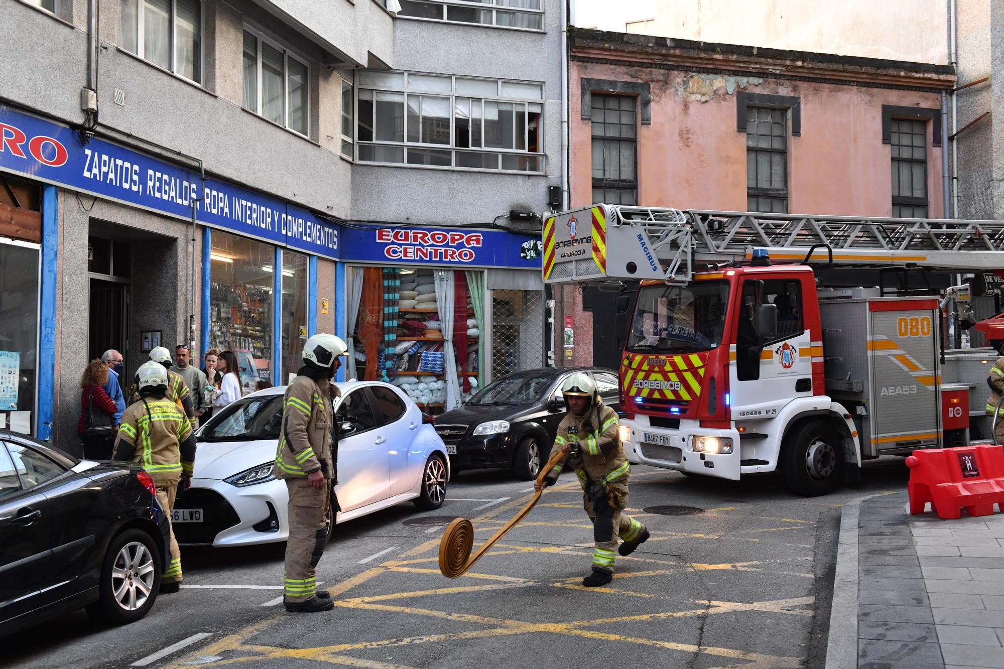 Una pota olvidada al fuego causa un incendio en una vivienda de la calle San Vicente en A Coruña