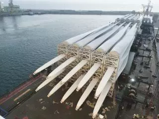 Kaleido hace historia en la logística viguesa con el envío de 159 palas eólicas de India a EE UU