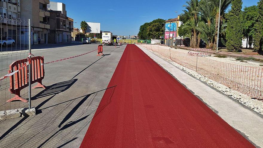 El bulevar del sur de Murcia toma forma con el pintado de asfalto y carriles bici