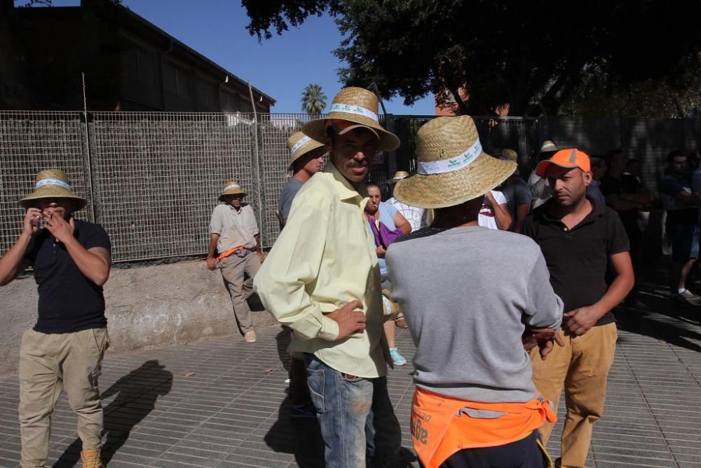 Protesta de agricultores en la Asamblea Regional