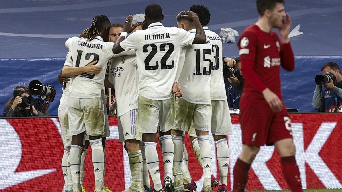 El conjunto blanco celebra el gol de Benzema