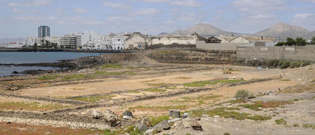 Antiguas salinas del Islote del Francés en Arrecife