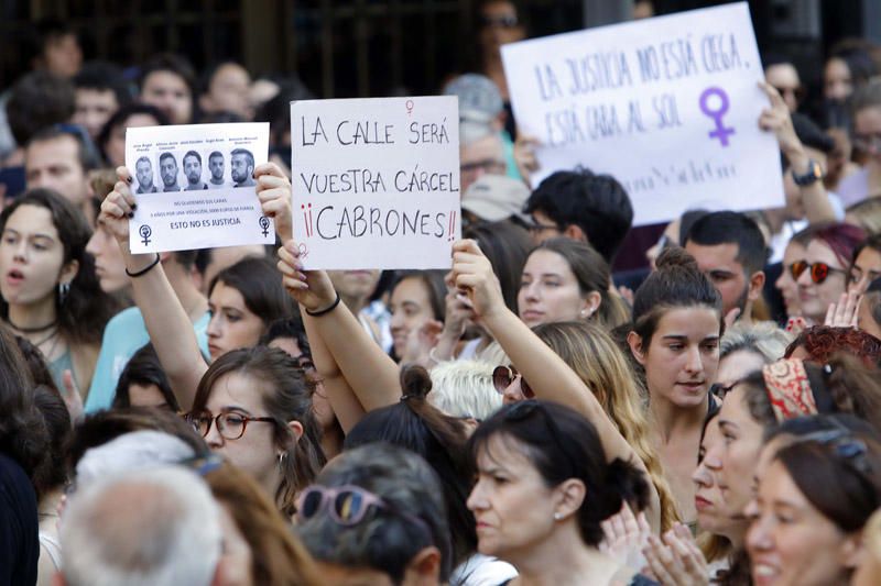 Concentración en protesta por la libertad para 'La manada'