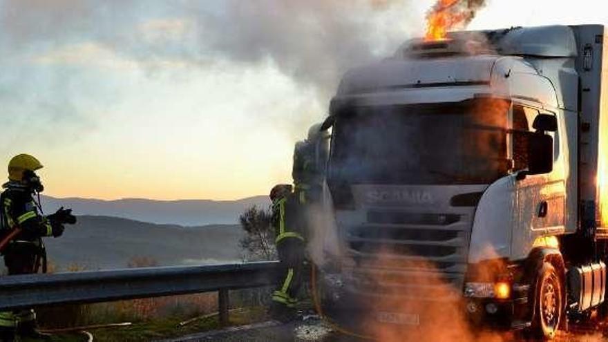 Fuego en la cabeza tractora. // FdV