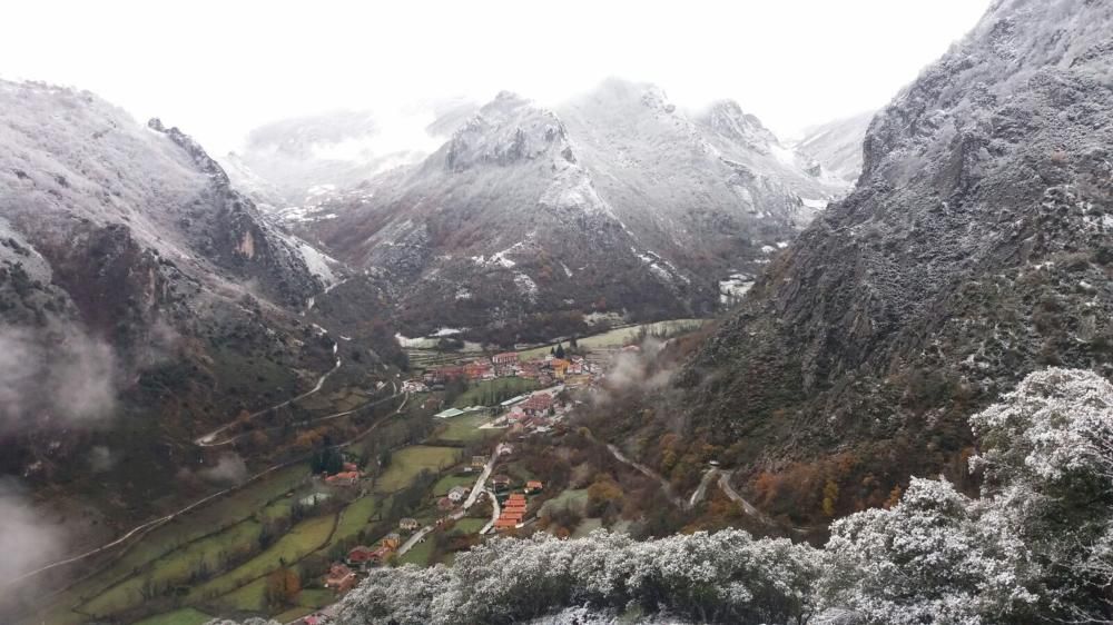 Las primeras nieves del otoño en Asturias