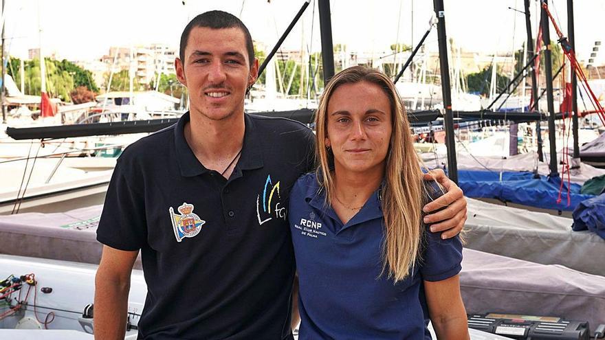 Pablo García y María Bover posan antes de un entrenamiento. | REAL CLUB NÁUTICO DE PALMA