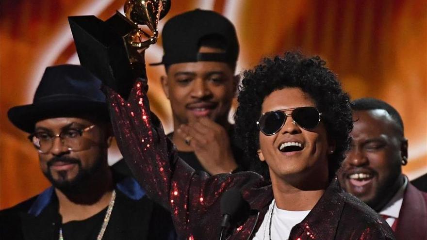 Bruno Mars arrasa en los Grammy