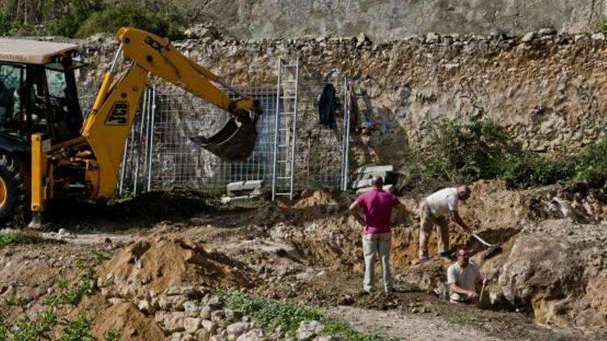 La inspección del pozo sigue hoy con más seguridad para evitar derrumbes