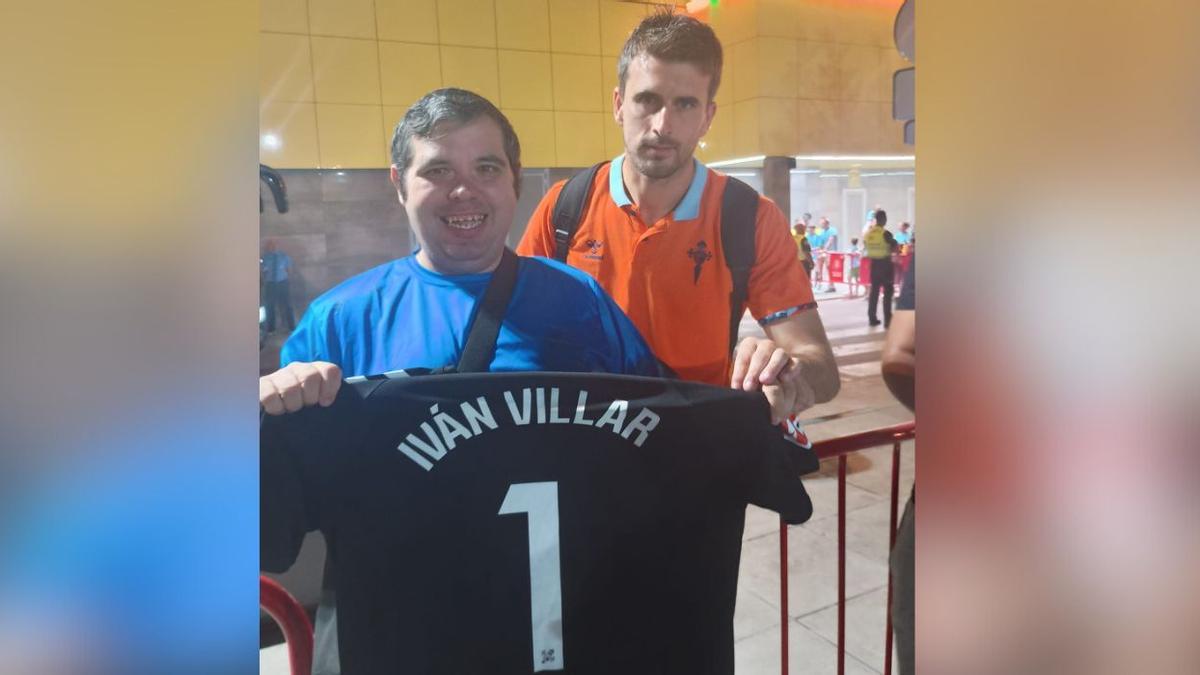 Iván Villar le regaló a Diego su camiseta.