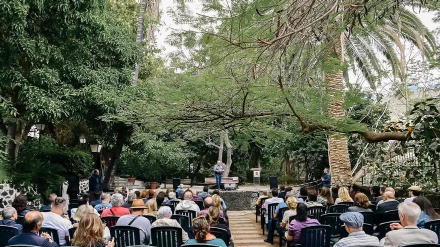 Agaete celebra la III Feria de Autor con más de un centenar de creadores y un programa literario y musical