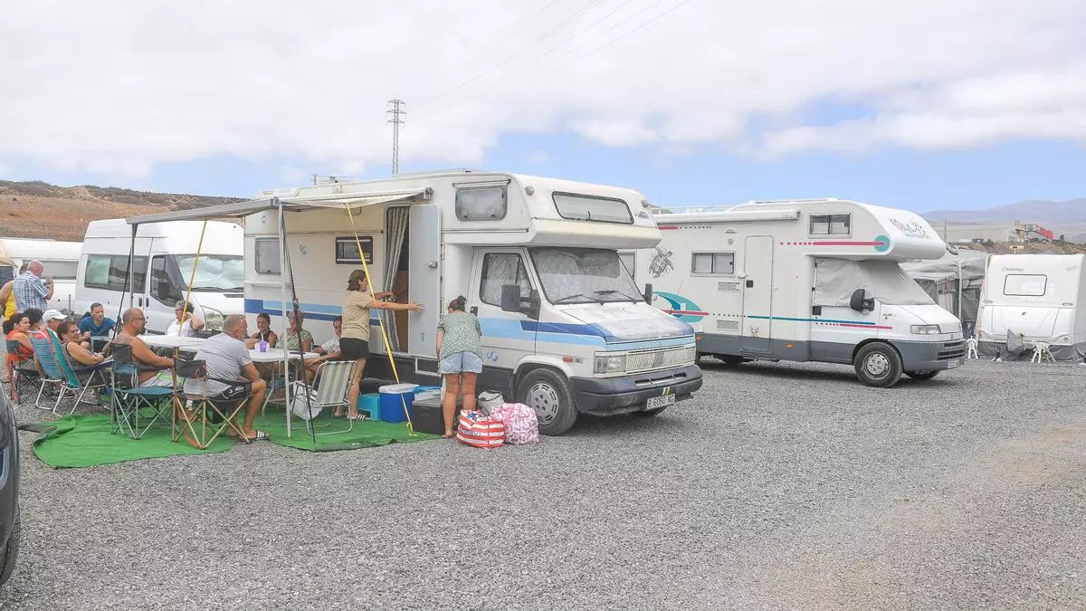 Adi車s a la acampada salvaje: Canarias ordena el turismo itinerante