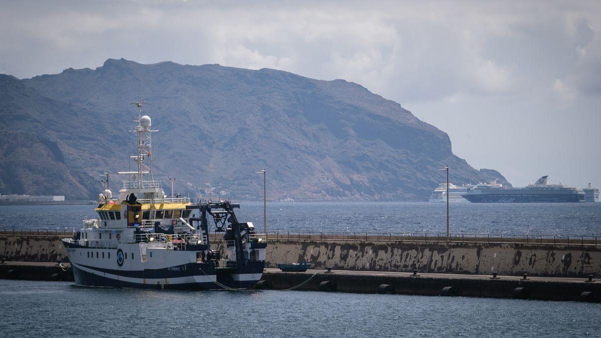 El buque &#039;Ángeles Alvariño&#039; regresa al puerto de Santa Cruz. / Andrés Gutiérrez