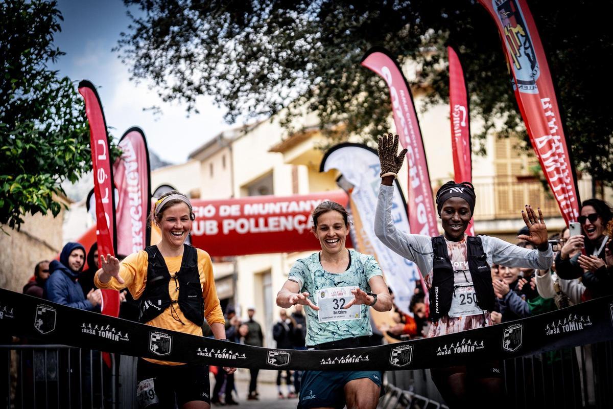 La llegada de la prueba femenina en la Cursa Tomir