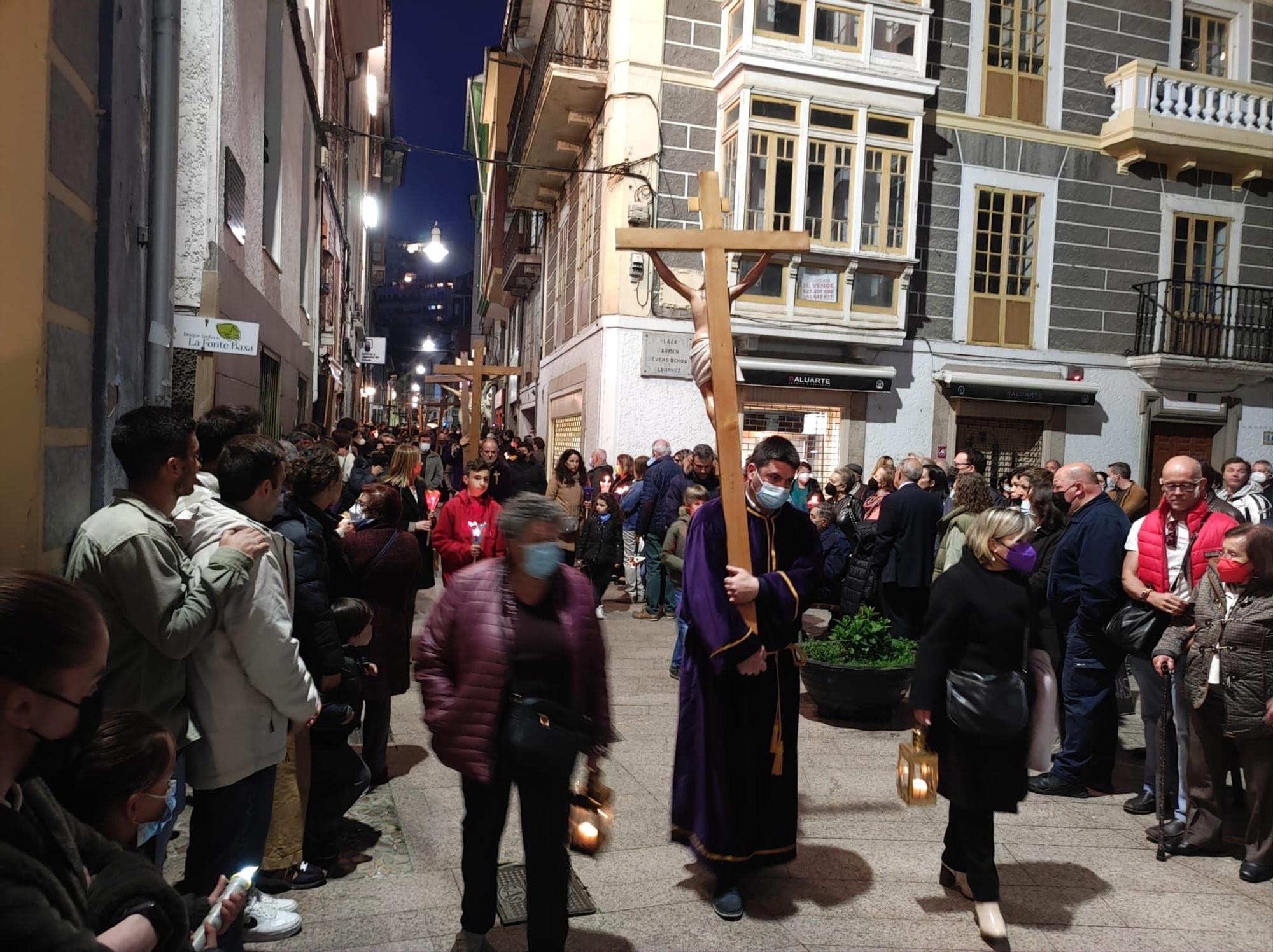 La procesión del Nazareno emociona en Luarca: estas son las imágenes de una cita que llenó las calles