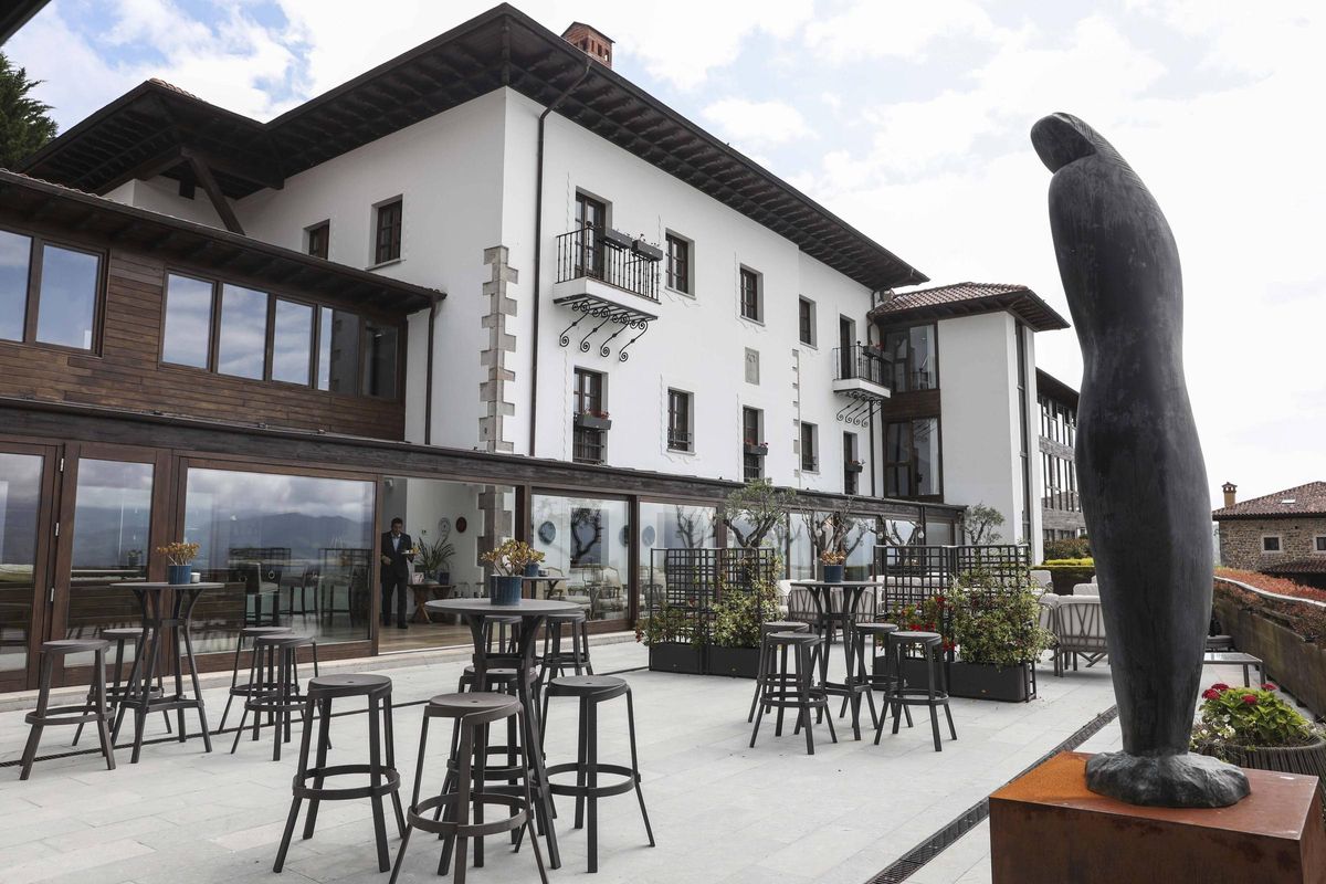Terraza de aperitivos junto al hotel